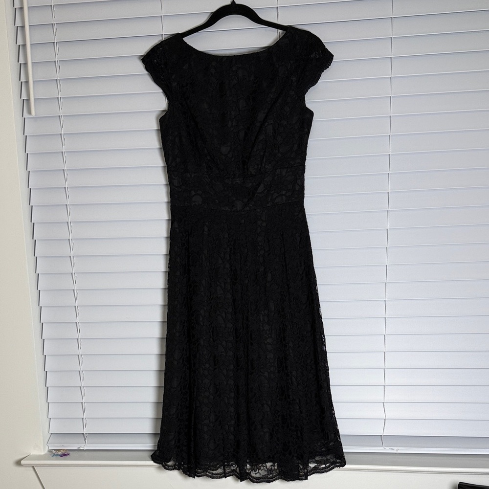 Jones Wear Elegant Black Lace Midi Dress